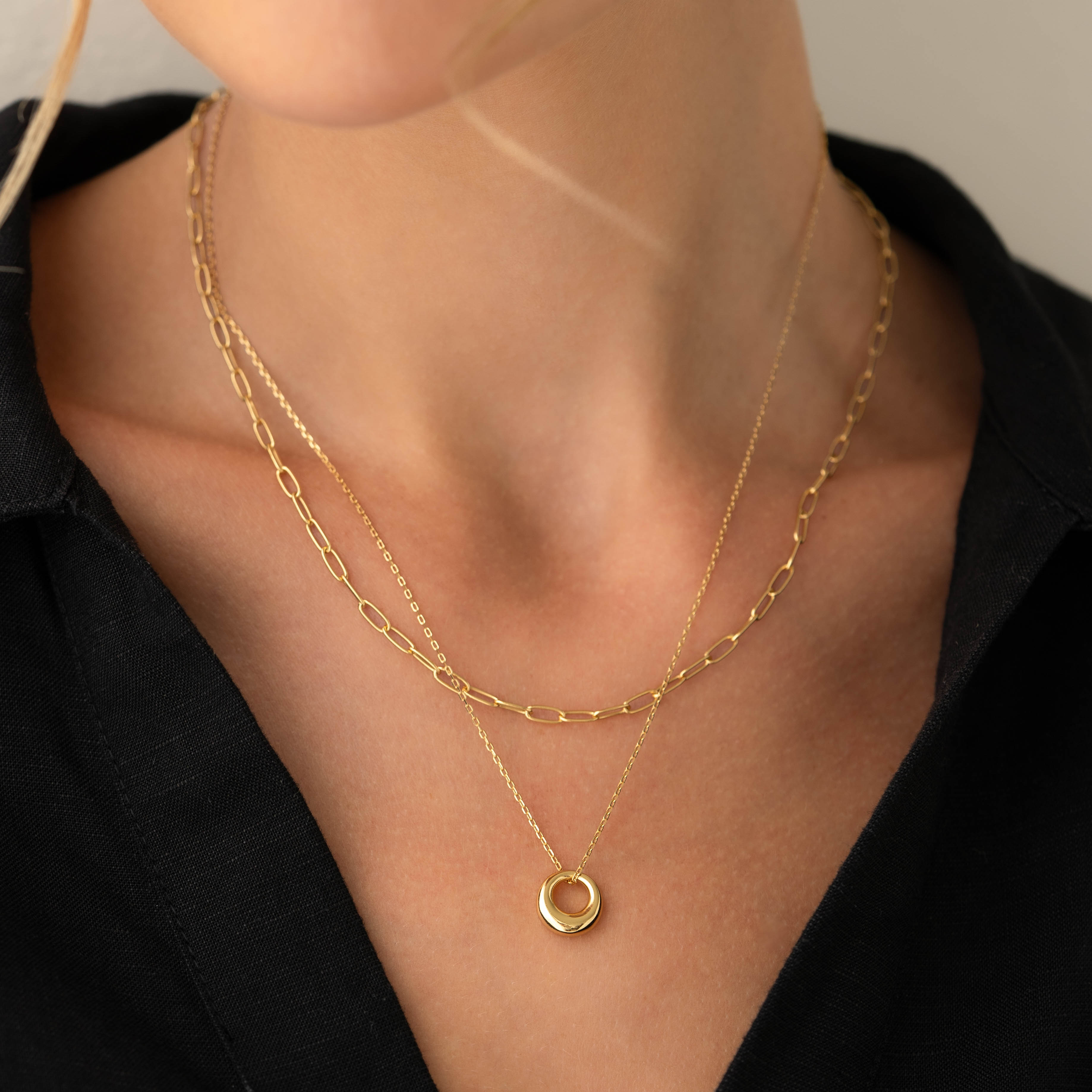 14K Gold Tapered Circle Pendant Necklace