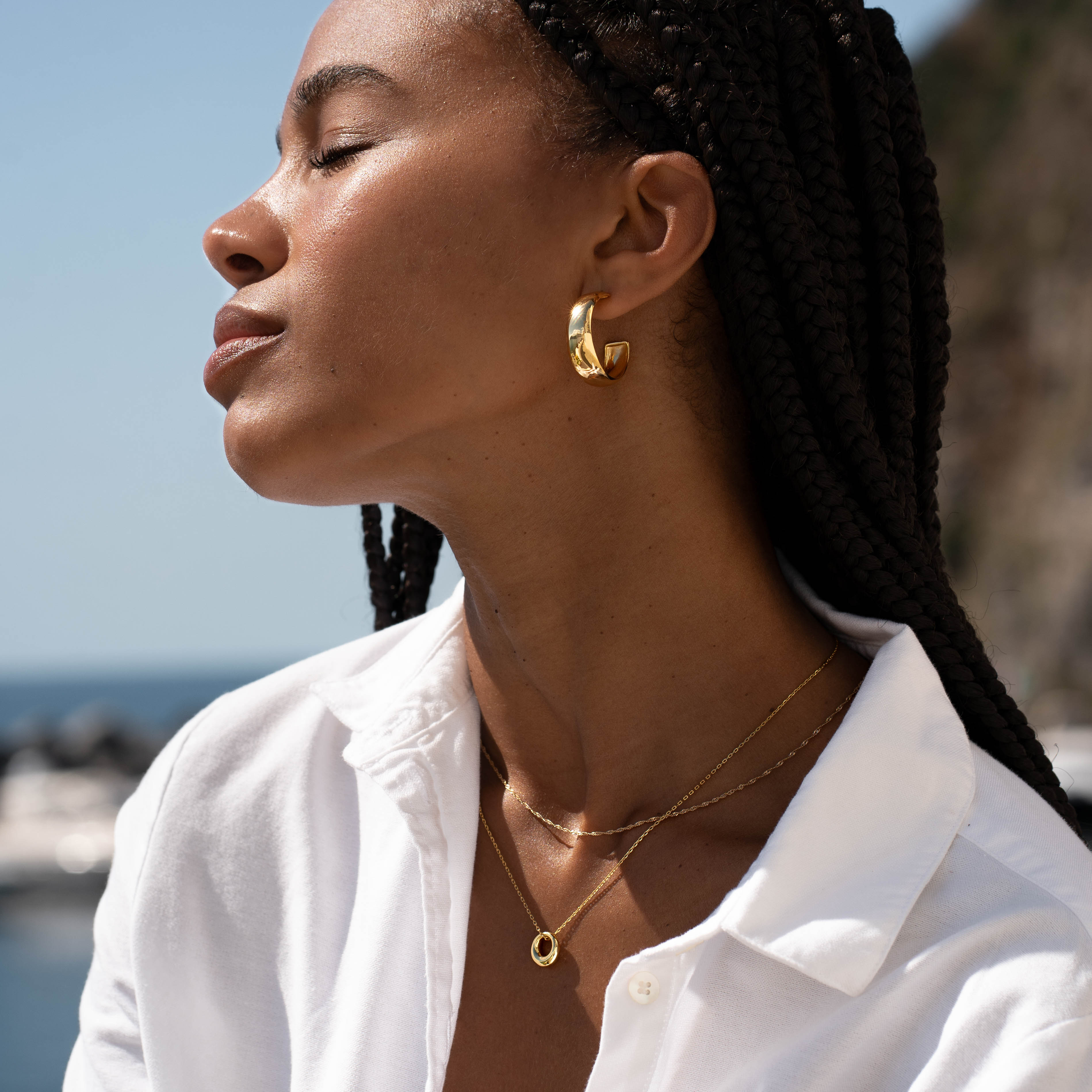 14K Gold Tapered Circle Pendant Necklace